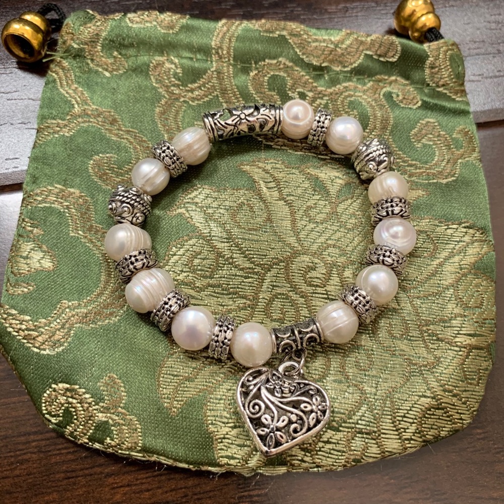 Freshwater Pearl Bracelet with heart charm